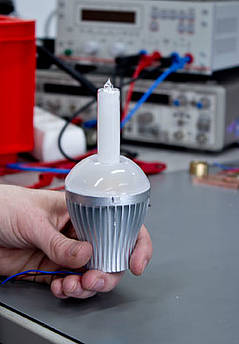 Die Abbildung zeigt eine quecksilberfreie Energiesparlampe